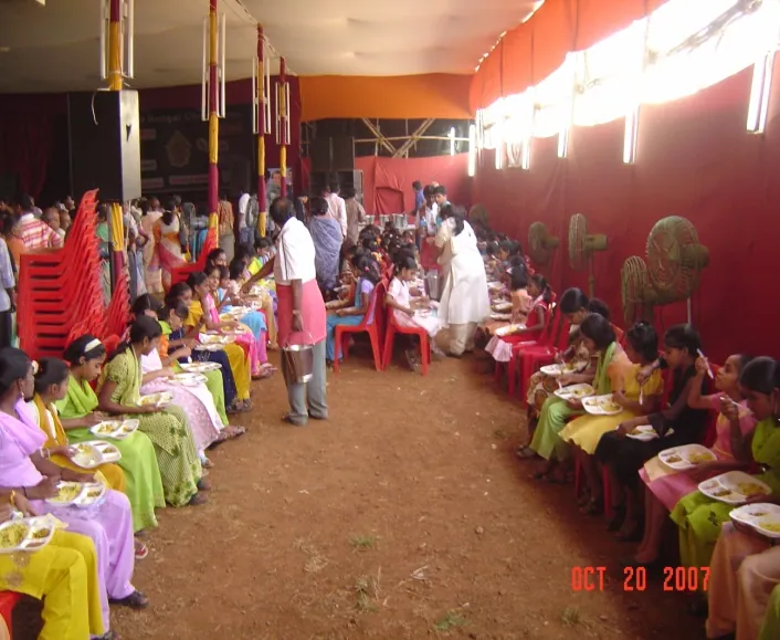 Children fed under the NBC pandal, 20 Oct 2007