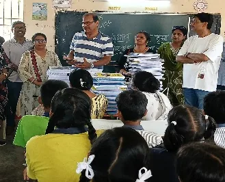 Donation of Long Note Books, Prithviraj Hindi Vidyalaya (Madhyamik), Thane